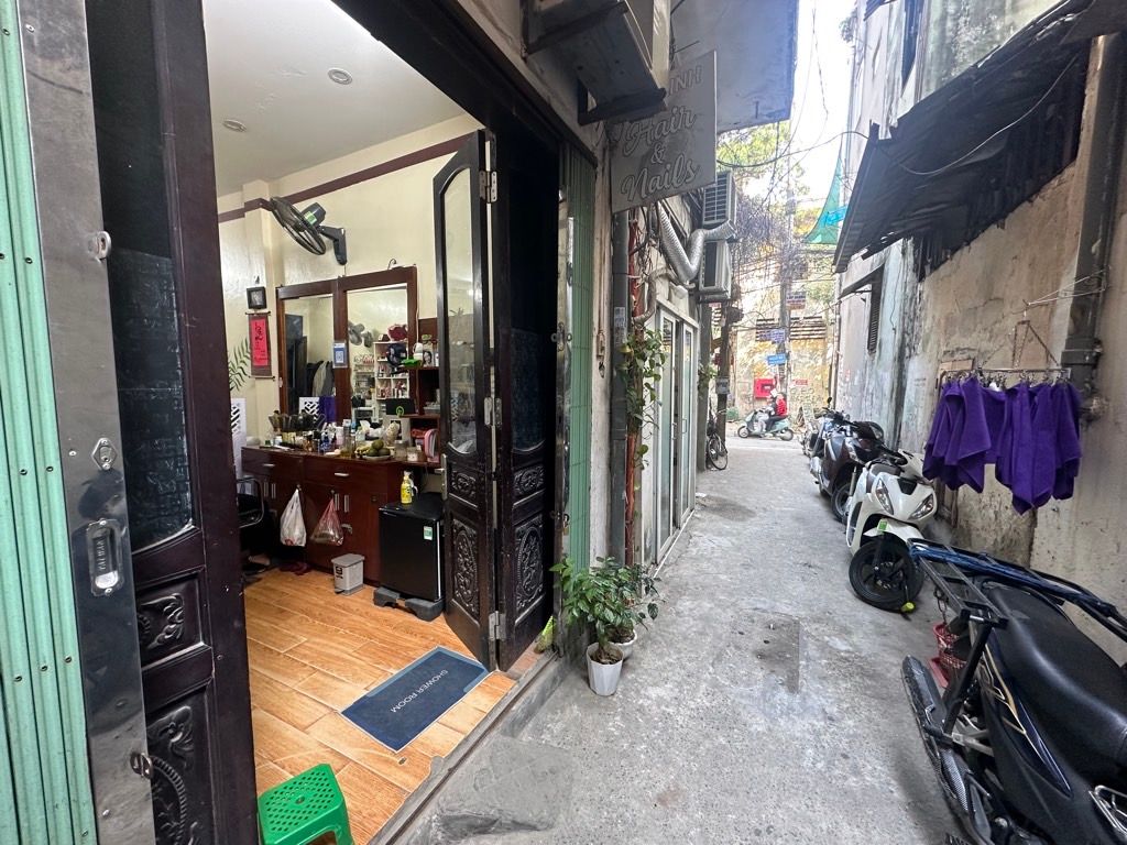 Bán nhà Trần Quý Cáp - diện tích 35,4m2 4 tầng - ô tô tránh - giá 6,8 tỷ