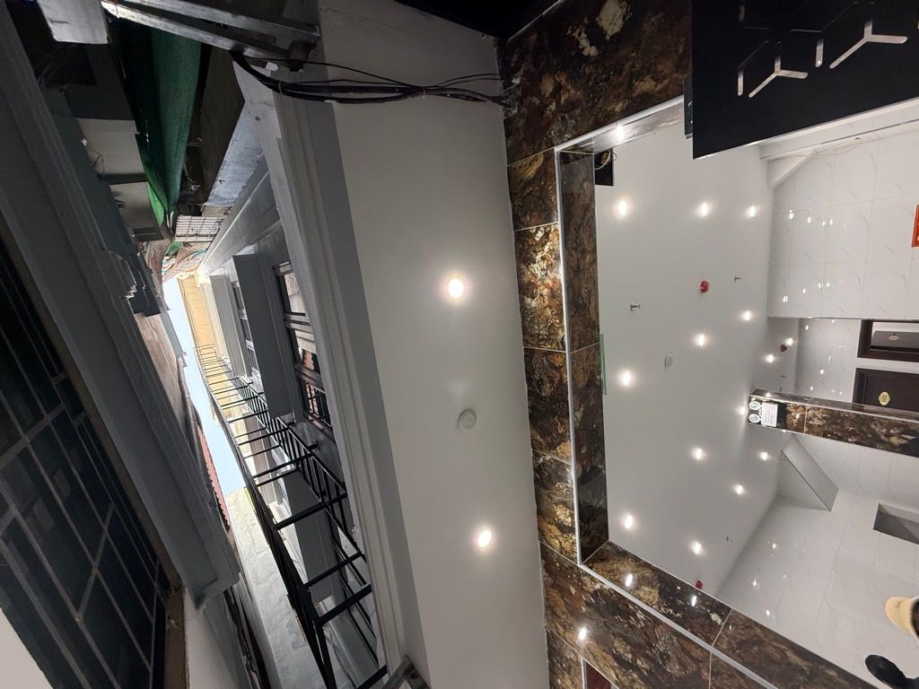 Bán nhà Ngõ Trung Tả - diện tích 70m2 6 tầng - Căn hộ dịch vụ mới hoàn thiện - giá 16,5 tỷ