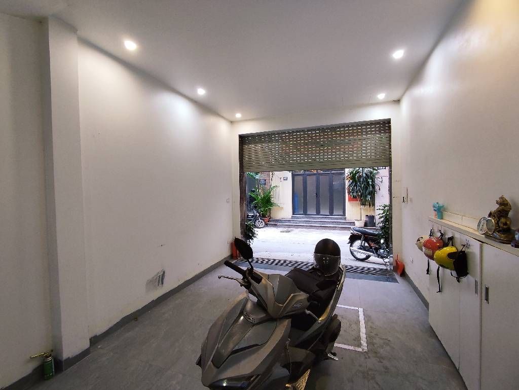 Bán nhà Khu C Hoàng Văn Thái - diện tích 43m2 5 tầng - Ô TÔ TRÁNH - giá 18 tỷ