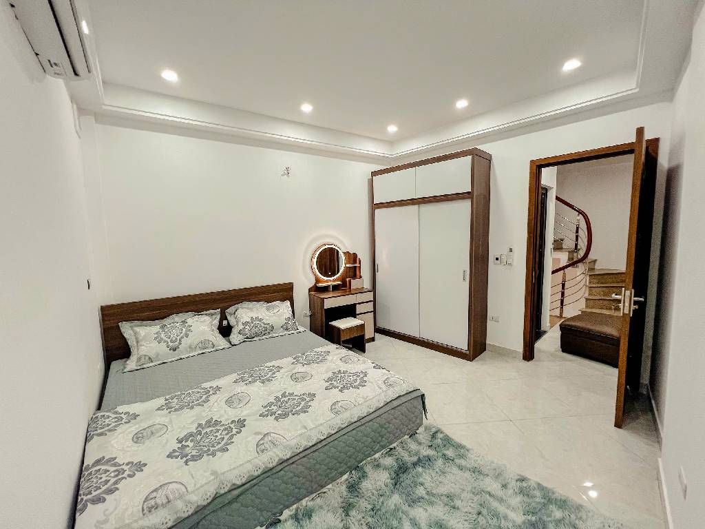 Bán nhà Linh Quang - diện tích 36.3m2 6 tầng - Nhà đẹp trung tâm phố, 8 phòng ngủ, full nội thất - giá 9,2 tỷ