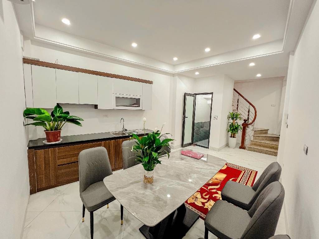 Bán nhà Linh Quang - diện tích 36.3m2 6 tầng - Nhà đẹp trung tâm phố, 8 phòng ngủ, full nội thất - giá 9,2 tỷ