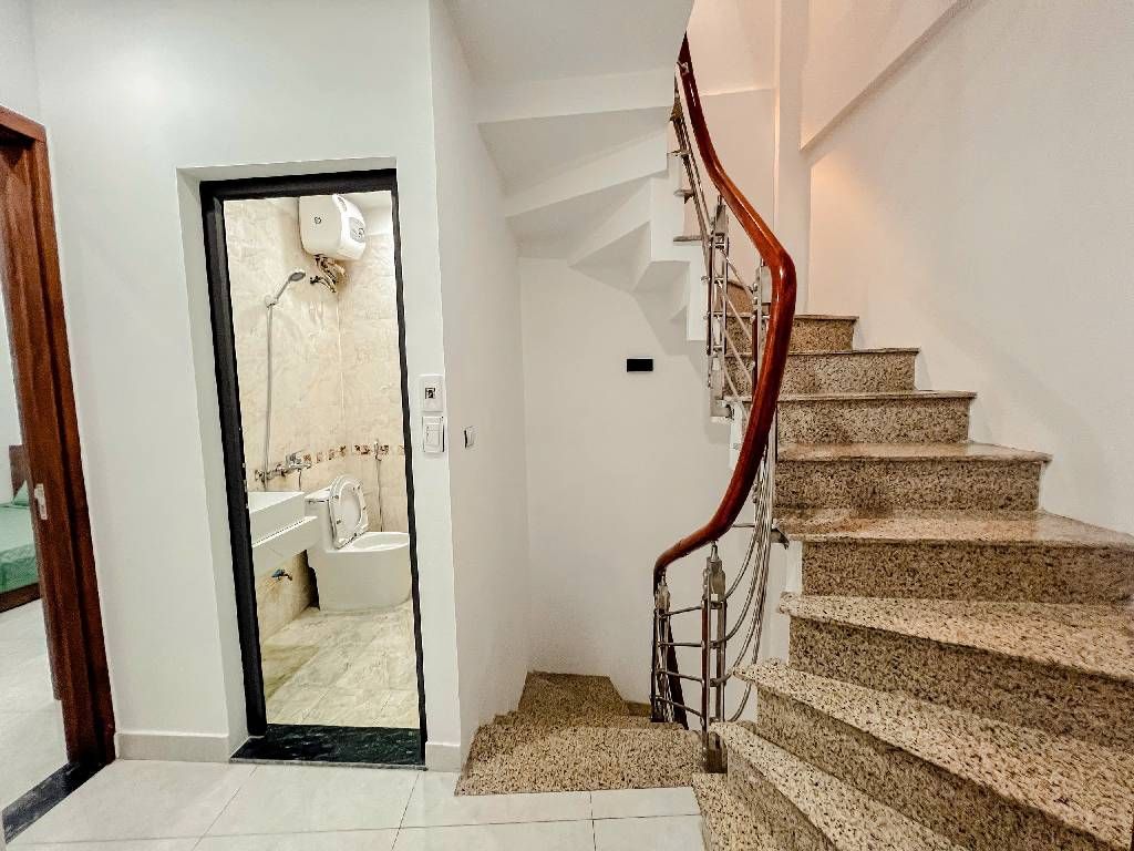 Bán nhà Linh Quang - diện tích 36.3m2 6 tầng - Nhà đẹp trung tâm phố, 8 phòng ngủ, full nội thất - giá 9,2 tỷ