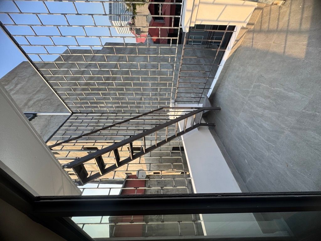 Bán nhà Phương Mai - diện tích 31.5m2 6 tầng - GẦN HỒ PHƯƠNG MAI - NHÀ ĐẸP - THANG MÁY - giá 10,5 tỷ