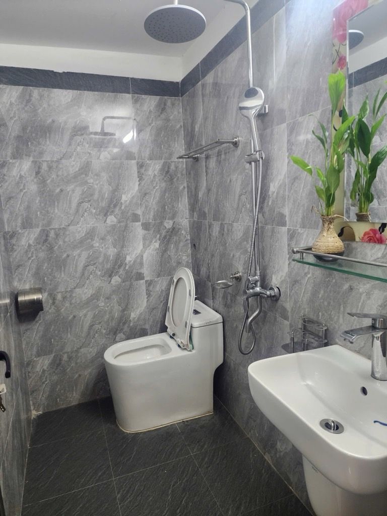 Bán nhà Thanh Lân - diện tích 30m2 4 tầng - Ô TÔ ĐỖ GẦN MẶT PHỐ - giá 6,3 tỷ