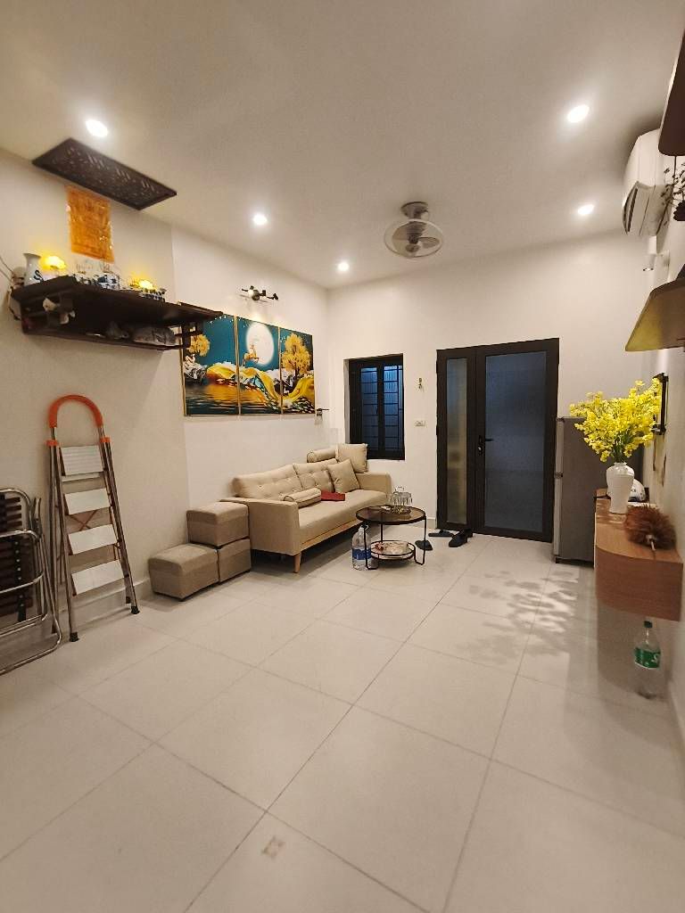 Bán Căn Hộ Tập Thể 190 Lò Đúc: Tầng 2 – 45m2 – Ô Tô Đỗ Chân Cầu Thang – Full Nội Thất – Giá 3.5 Tỷ