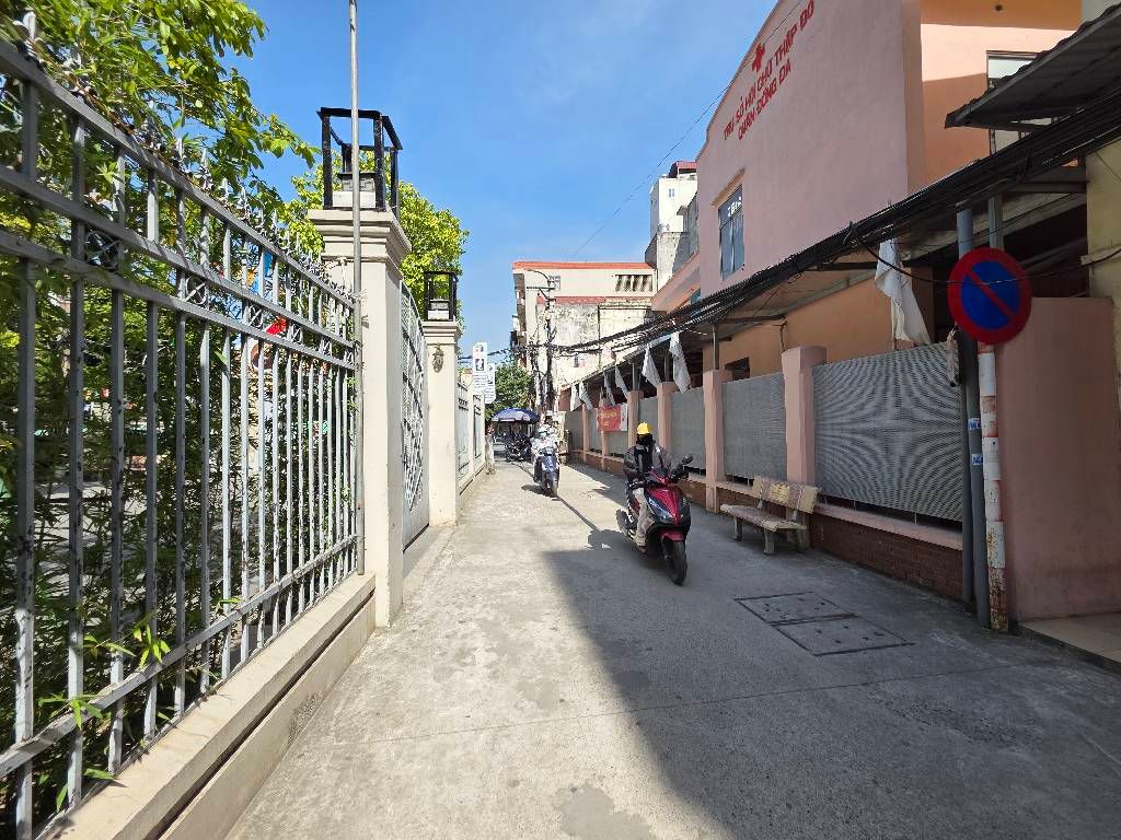 Bán nhà Nguyễn Lương Bằng - diện tích 28.7m2 3 tầng - Ô tô tránh - giá 15,2 tỷ