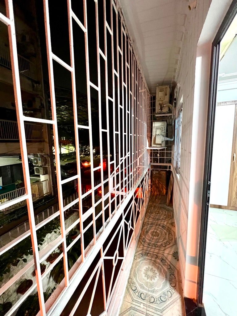 Bán nhà Tập thể Kim Giang - diện tích 70m2 5 tầng - Lô góc, view sân trường - giá 4,48 tỷ