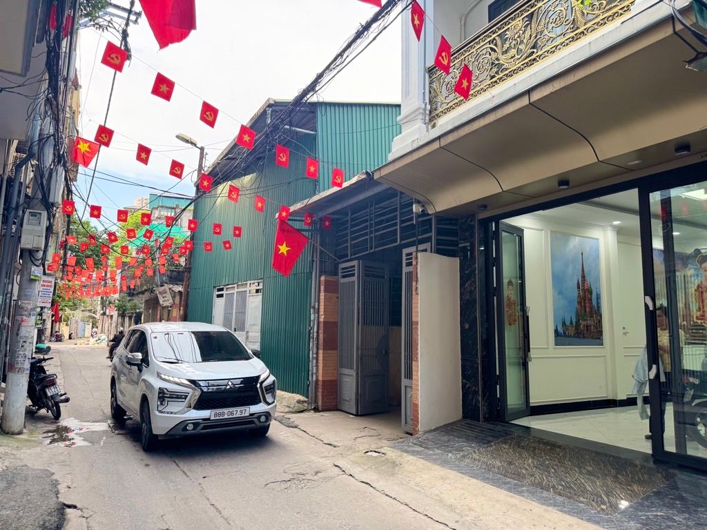 Bán nhà Tân Mai - diện tích 71m2 6 tầng - Ô TÔ TRÁNH - giá 23,5 tỷ