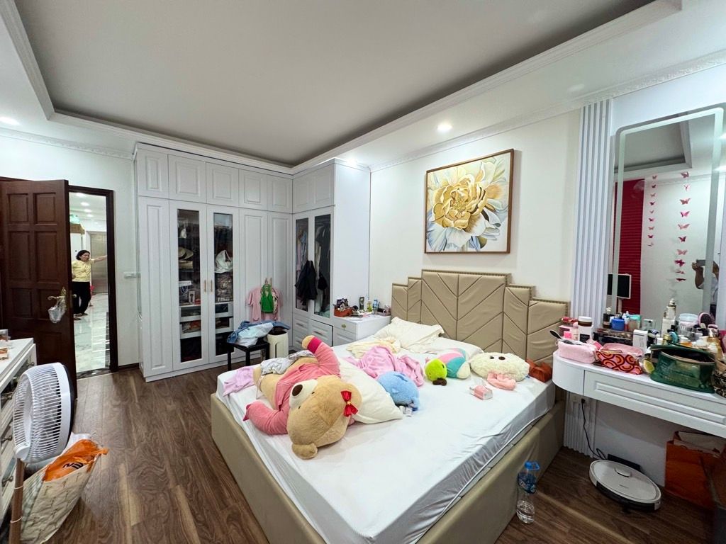 Bán nhà Tân Mai - diện tích 71m2 6 tầng - Ô TÔ TRÁNH - giá 23,5 tỷ