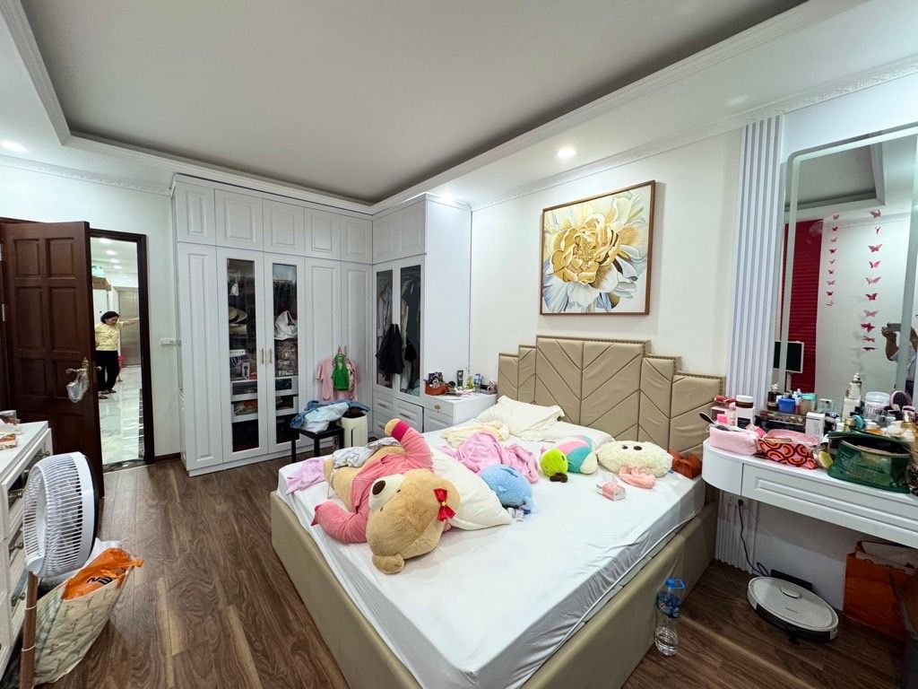 Bán nhà Tân Mai - diện tích 71m2 6 tầng - Ô TÔ TRÁNH - giá 23,5 tỷ