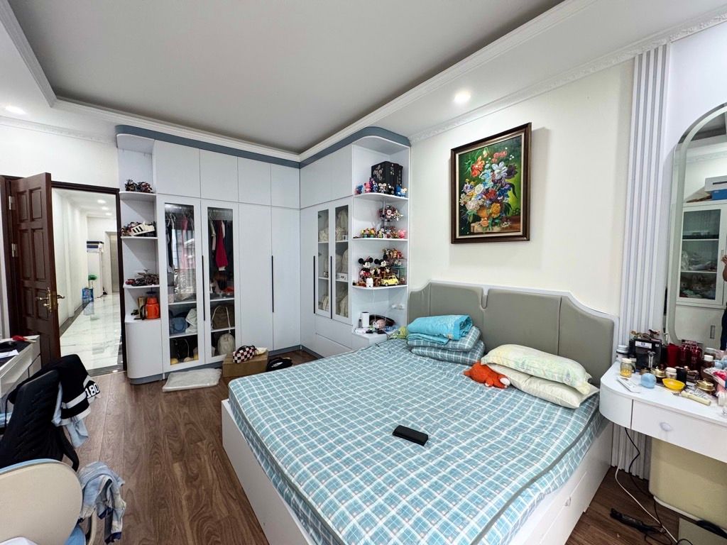 Bán nhà Tân Mai - diện tích 71m2 6 tầng - Ô TÔ TRÁNH - giá 23,5 tỷ