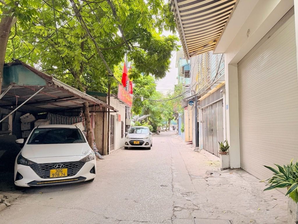 Bán nhà Nguyễn Khoái - diện tích 81m2 6 tầng - Thang máy, ngõ thông ô tô tránh - giá 18 tỷ