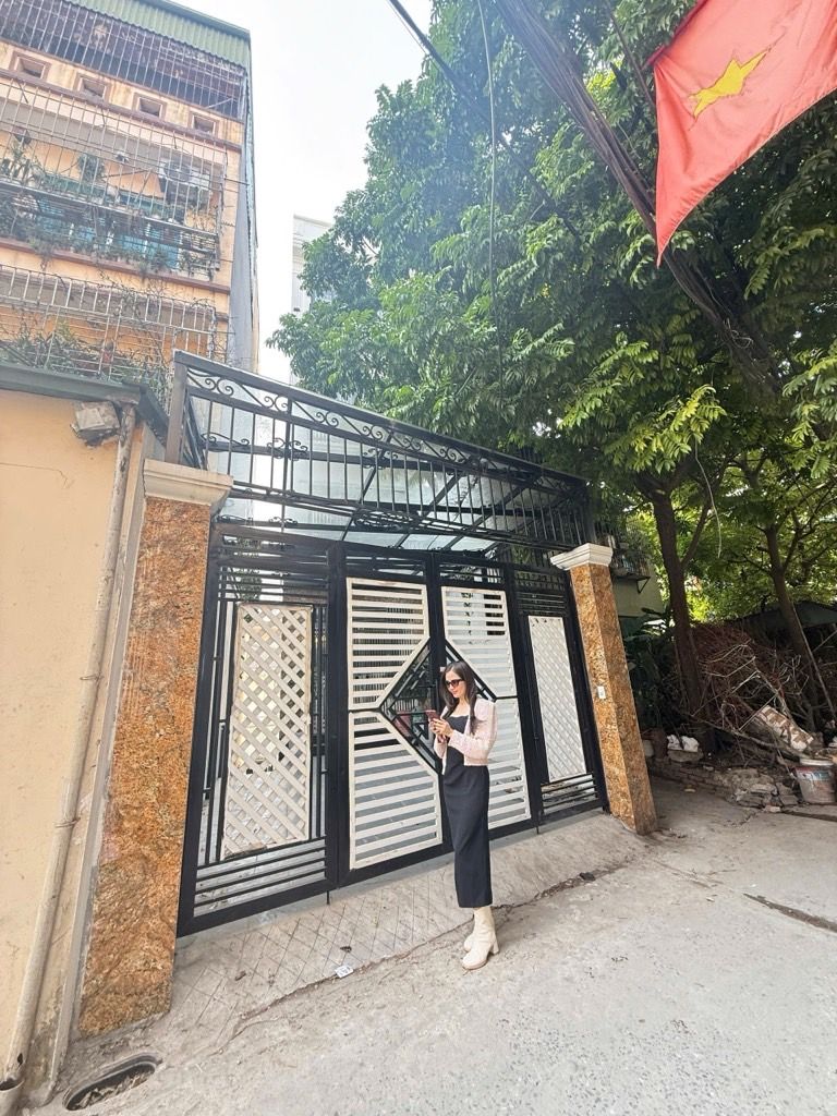 Bán nhà Nguyễn Khoái - diện tích 81m2 6 tầng - Thang máy, ngõ thông ô tô tránh - giá 18 tỷ