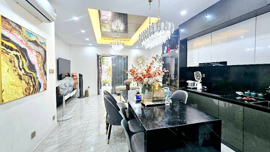 Bán nhà Vinhomes Times City - diện tích 106m2 1 tầng - View sân thể thao - giá 14,5 tỷ