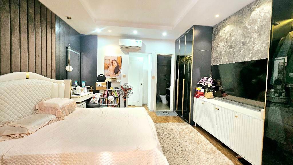 Bán nhà Vinhomes Times City - diện tích 106m2 1 tầng - View sân thể thao - giá 14,5 tỷ