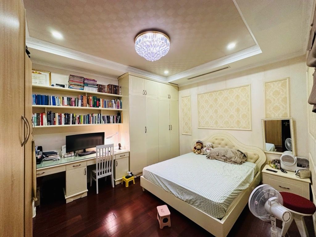 Bán nhà Nguyễn Trãi - diện tích 125m2 1 tầng - Căn hộ cao cấp - giá 17,8 tỷ