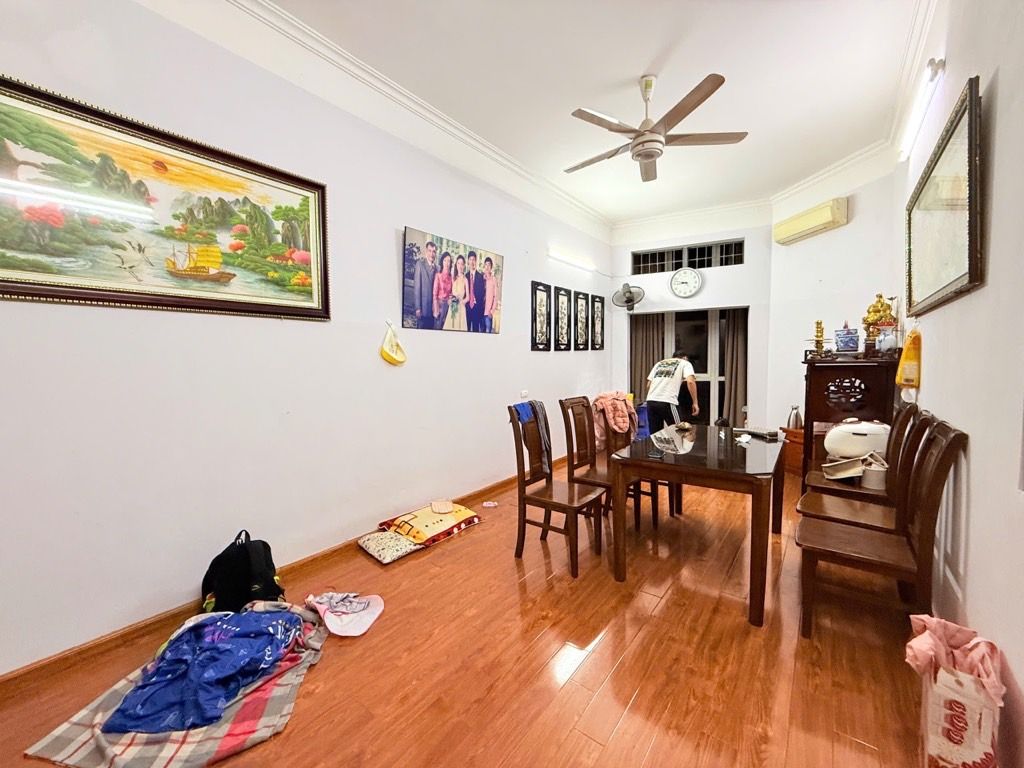 Bán nhà Hoàng Mai - diện tích 43m2 4 tầng - Ô TÔ ĐỖ CỬA - giá 13,5 tỷ