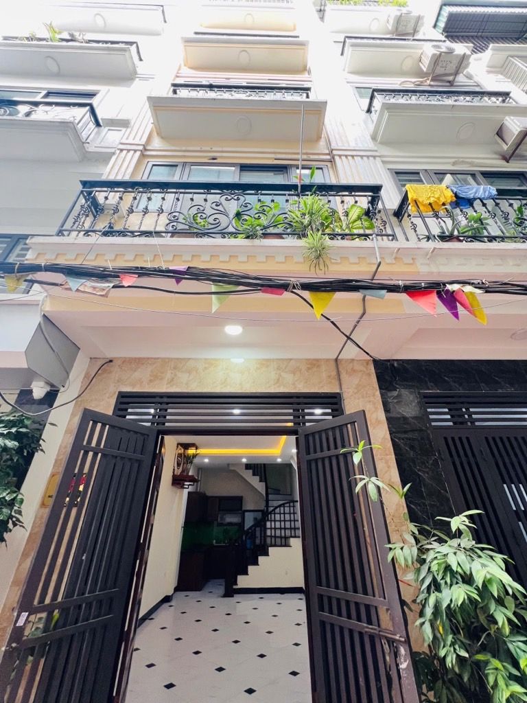 Bán nhà Giáp Nhị - diện tích 32,4m2 6 tầng - Ô TÔ DỪNG ĐỖ TRƯỚC NHÀ - giá 9,8 tỷ