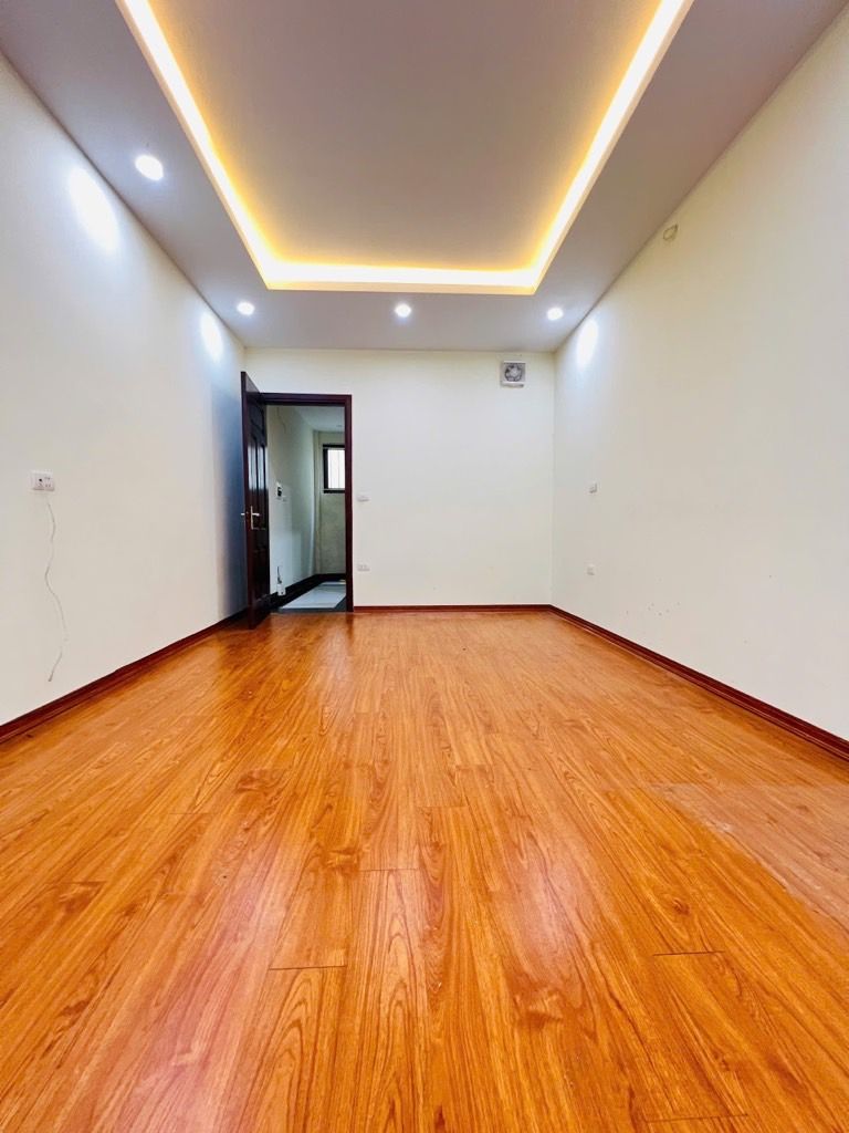 Bán nhà Giáp Nhị - diện tích 32,4m2 6 tầng - Ô TÔ DỪNG ĐỖ TRƯỚC NHÀ - giá 9,8 tỷ