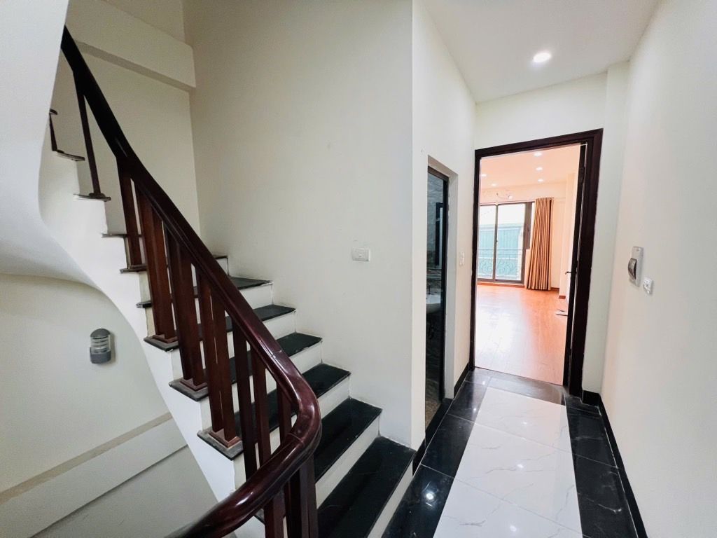 Bán nhà Giáp Nhị - diện tích 32,4m2 6 tầng - Ô TÔ DỪNG ĐỖ TRƯỚC NHÀ - giá 9,8 tỷ