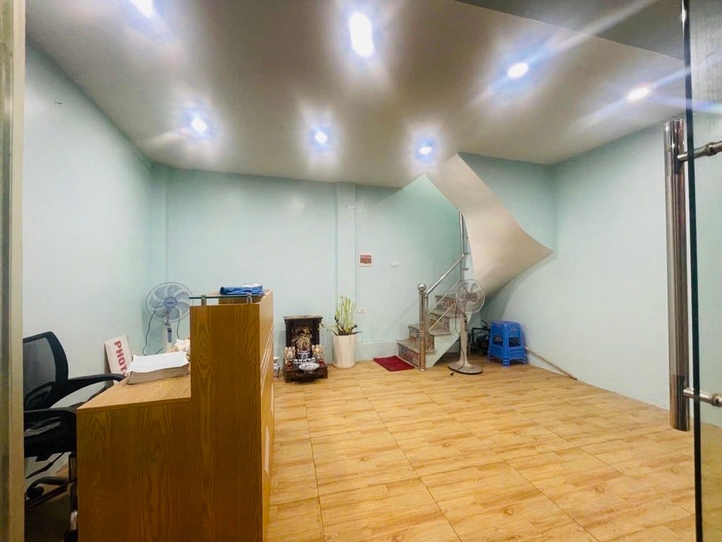 Bán nhà Lê Duẩn - diện tích 22.3m2 4 tầng - Nhà mặt phố, vỉa hè đá bóng, kinh doanh đỉnh - giá 14 tỷ