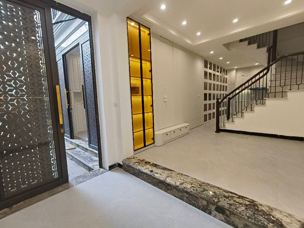 Bán nhà Đông Thiên - diện tích 34m2 5 tầng - Gần phố - giá 7,49 tỷ