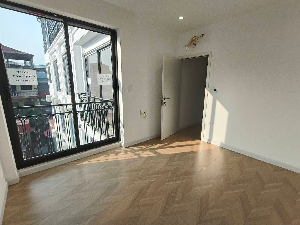 Bán nhà Đông Thiên - diện tích 34m2 5 tầng - Gần phố - giá 7,49 tỷ