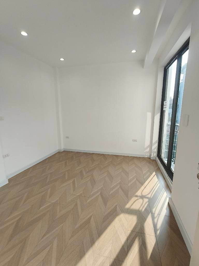 Bán nhà Đông Thiên - diện tích 34m2 5 tầng - Gần phố - giá 7,49 tỷ