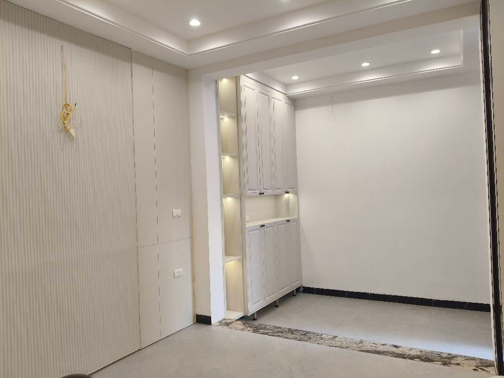 Bán nhà Đông Thiên - diện tích 34m2 5 tầng - Gần phố - giá 7,49 tỷ