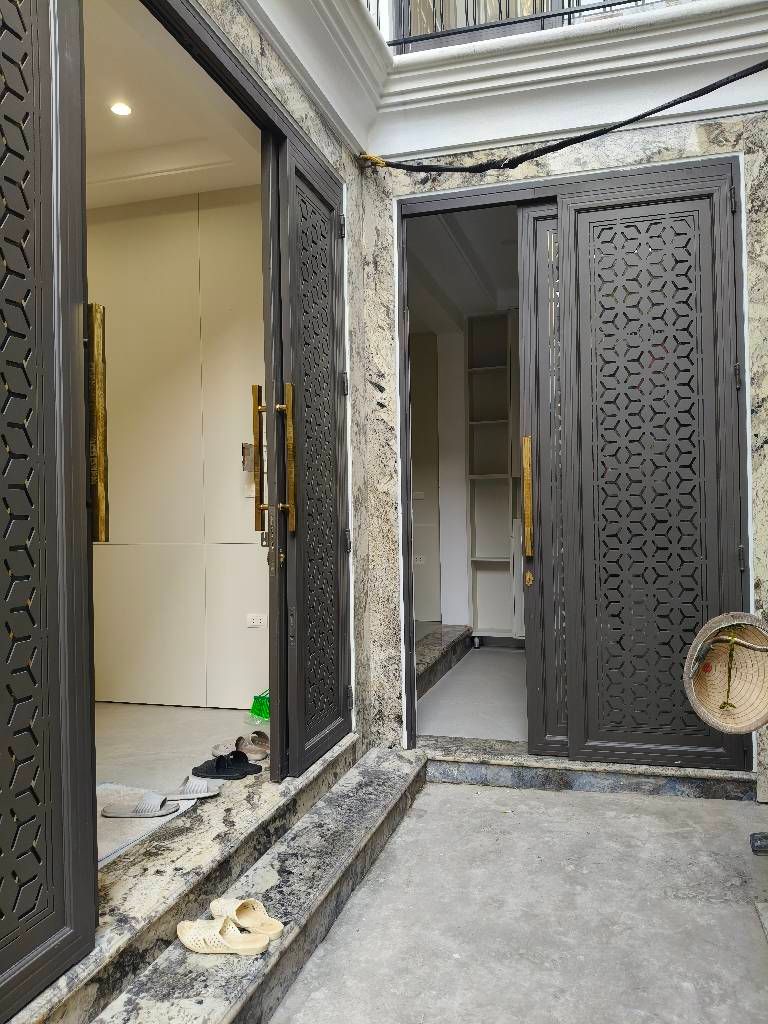 Bán nhà Đông Thiên - diện tích 34m2 5 tầng - Gần phố - giá 7,49 tỷ