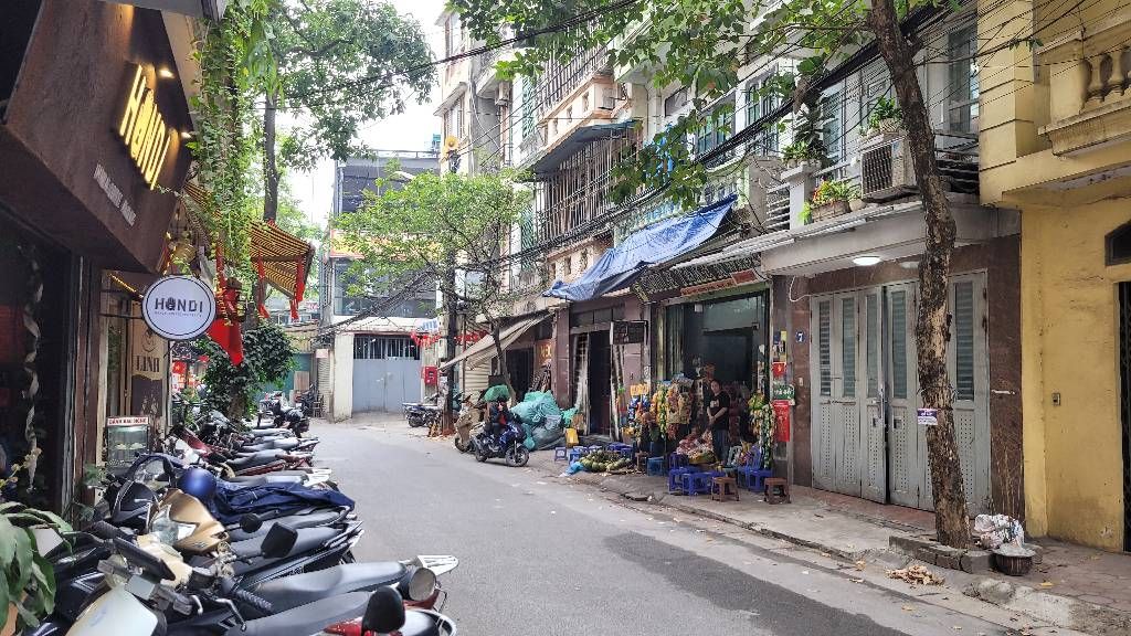 Bán nhà Minh Khai - diện tích 109.8m2 5 tầng - ô tô vào tận nhà - giá 18,9 tỷ