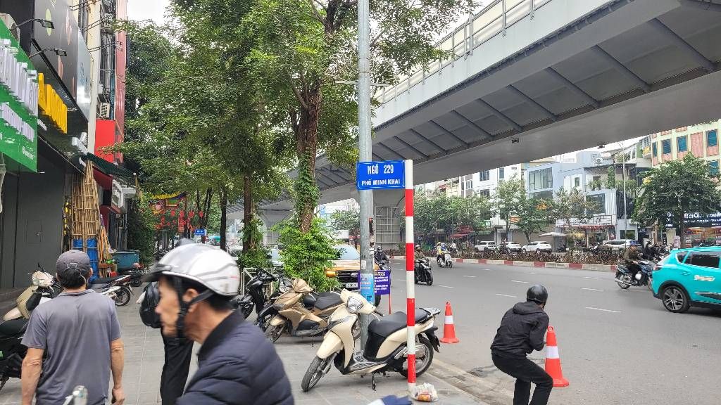 Bán nhà Minh Khai - diện tích 109.8m2 5 tầng - ô tô vào tận nhà - giá 18,9 tỷ