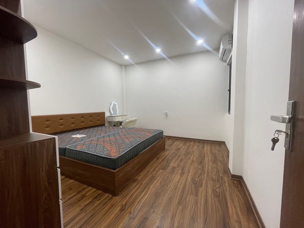 Bán nhà Tựu Liệt - diện tích 58m2 5 tầng - Mặt ngõ thông, ô tô tránh - giá 9,8 tỷ