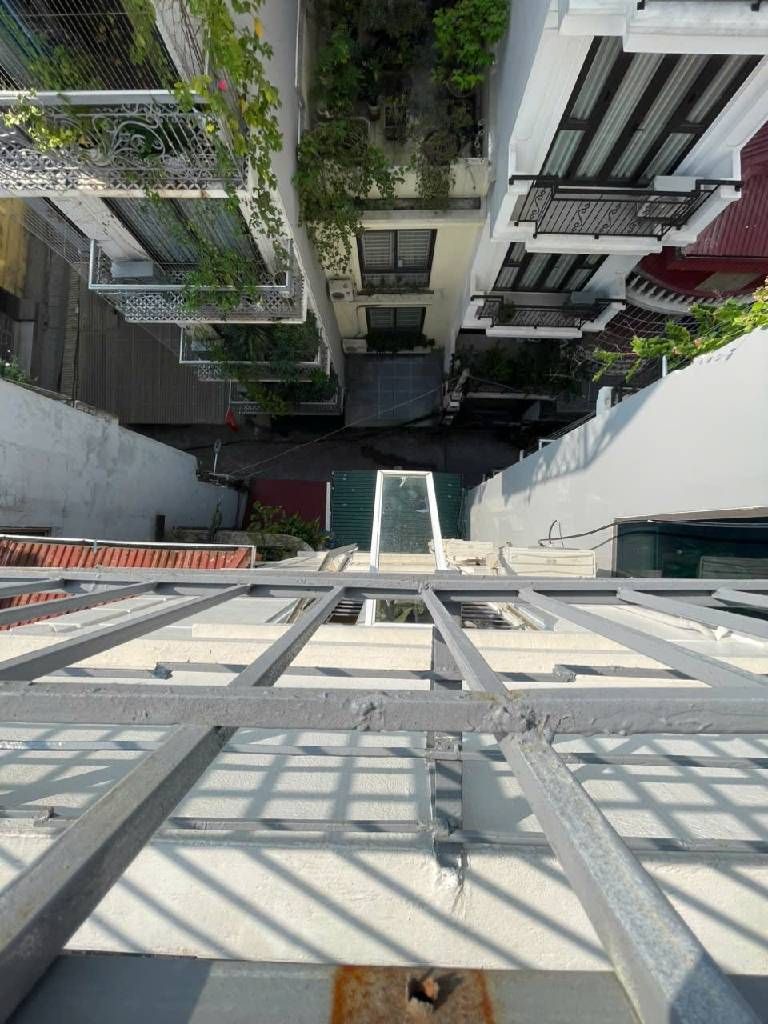 Bán nhà Tân Mai - diện tích 71m2 6 tầng - Ô Tô Đỗ Cửa - giá 20,9 tỷ