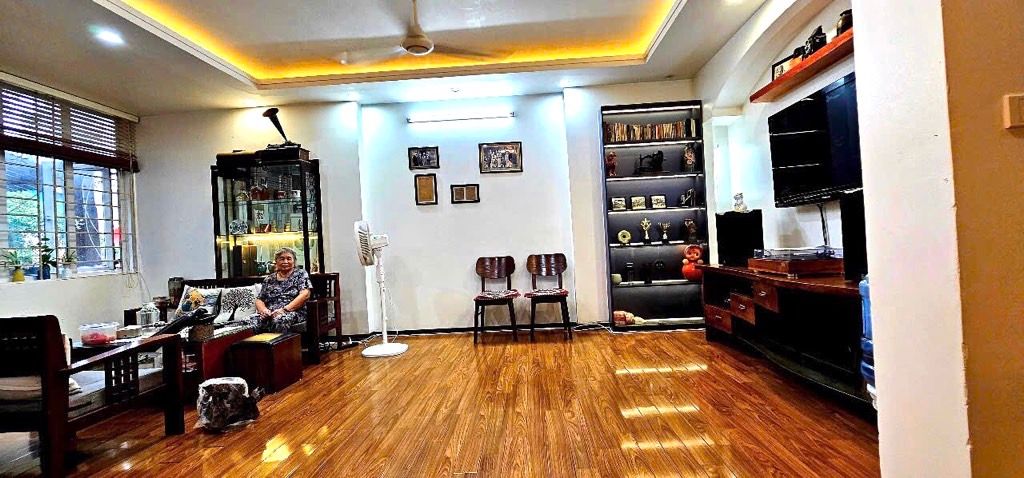 Bán nhà Lạc Trung - diện tích 46.2m2 5 tầng - Ô TÔ NGỦ TRONG NHÀ - giá 19,5 tỷ