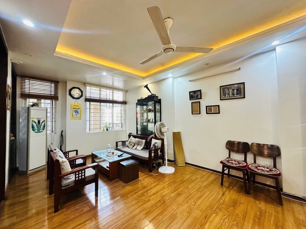 Bán nhà Lạc Trung - diện tích 46.2m2 5 tầng - Ô TÔ NGỦ TRONG NHÀ - giá 19,5 tỷ