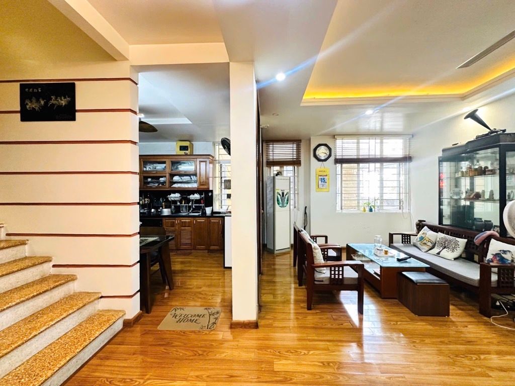 Bán nhà Lạc Trung - diện tích 46.2m2 5 tầng - Ô TÔ NGỦ TRONG NHÀ - giá 19,5 tỷ