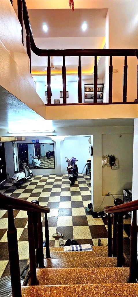 Bán nhà Lạc Trung - diện tích 46.2m2 5 tầng - Ô TÔ NGỦ TRONG NHÀ - giá 19,5 tỷ