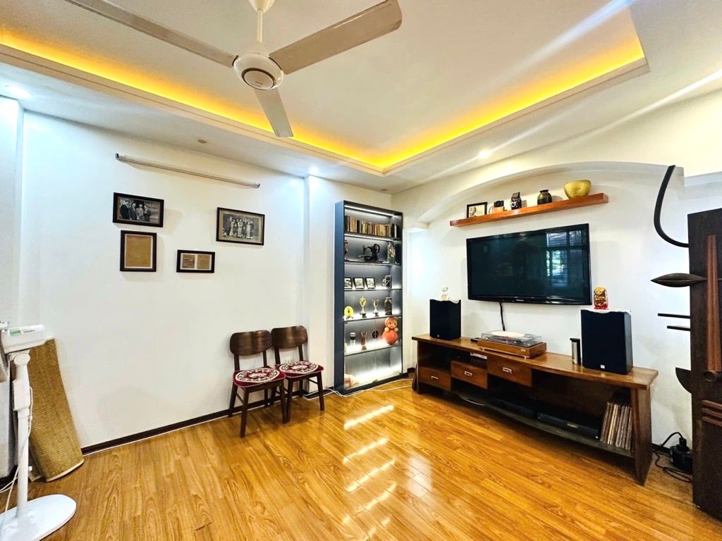 Bán nhà Lạc Trung - diện tích 46.2m2 5 tầng - Ô TÔ NGỦ TRONG NHÀ - giá 19,5 tỷ