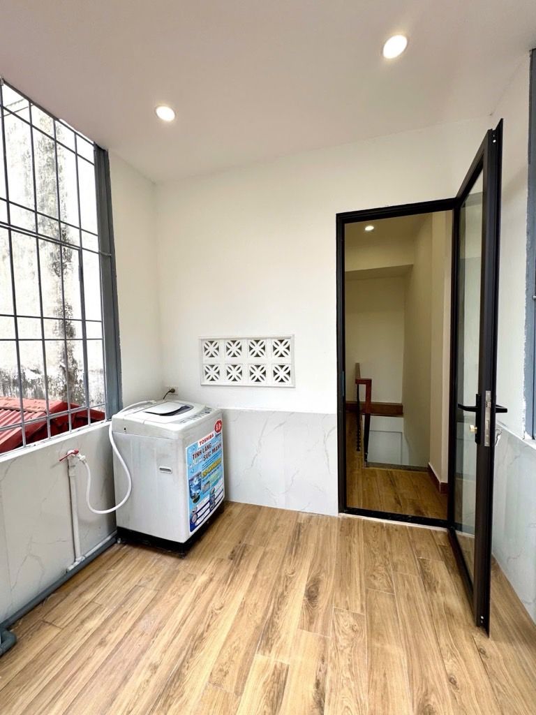 Bán nhà Giảng Võ - diện tích 14m2 5 tầng - Nhà vị trí đẹp 5M ra mặt phố Giảng Võ - giá 5,6 tỷ