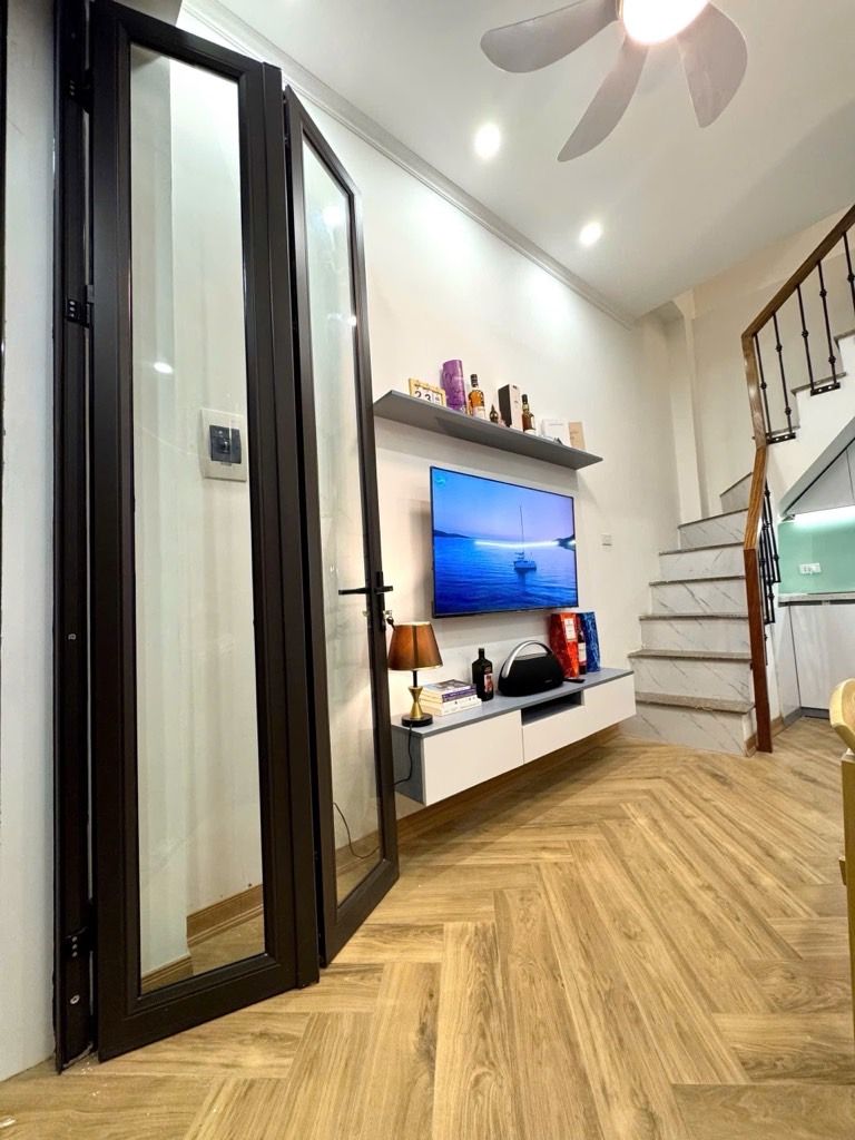 Bán nhà Giảng Võ - diện tích 14m2 5 tầng - Nhà vị trí đẹp 5M ra mặt phố Giảng Võ - giá 5,6 tỷ