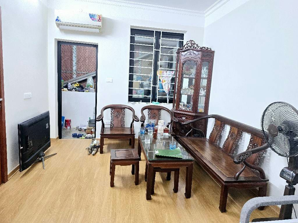 Alternative view of Bán Căn Hộ Tập Thể Trại Găng, Thanh Nhàn: Tầng 3 – 60m2 Sử Dụng – Ô Tô Đỗ Cửa – Giá 4.5 Tỷ