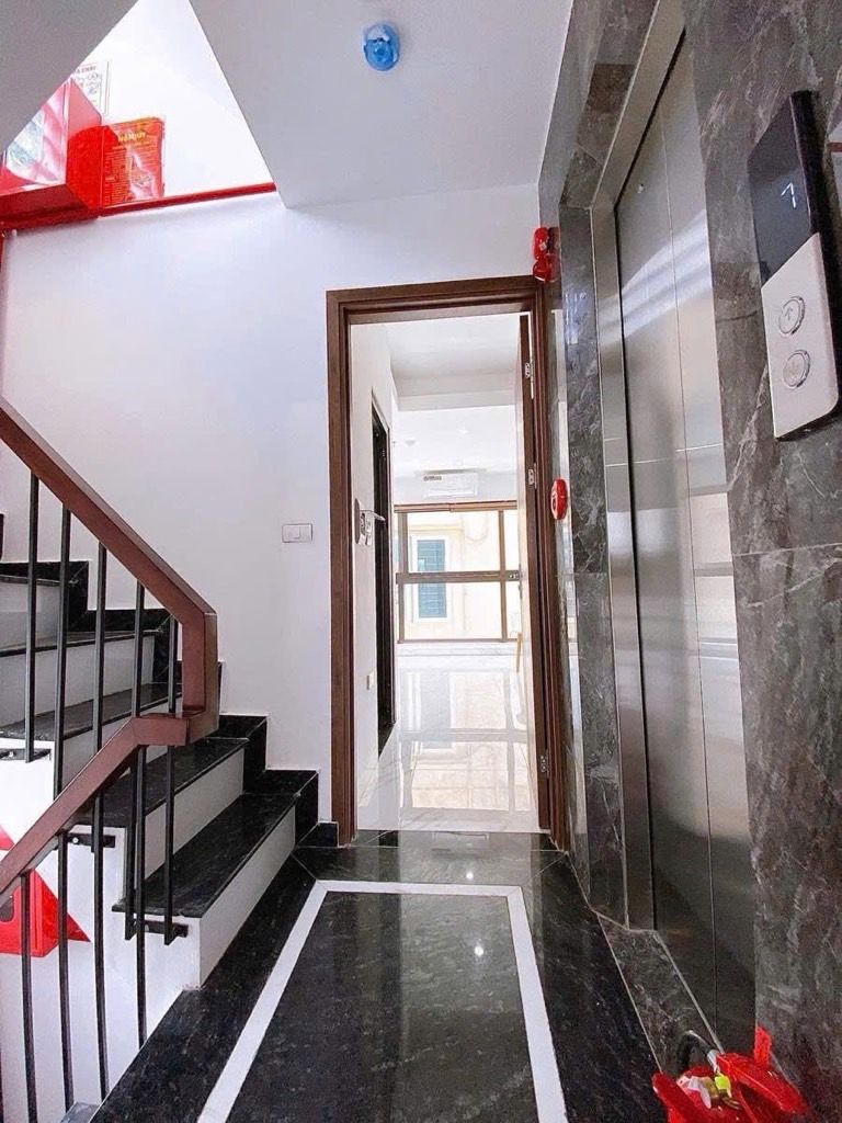 Bán nhà Khâm Thiên - diện tích 76m2 7 tầng - Lô góc, thang máy - giá 24,2 tỷ