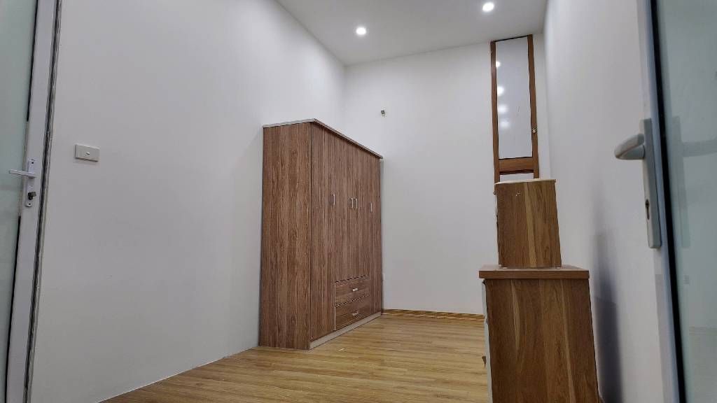 Bán nhà Tôn Đức Thắng - diện tích 21,8m2 5 tầng - Nhà khung cột chắc chắn - giá 6,3 tỷ