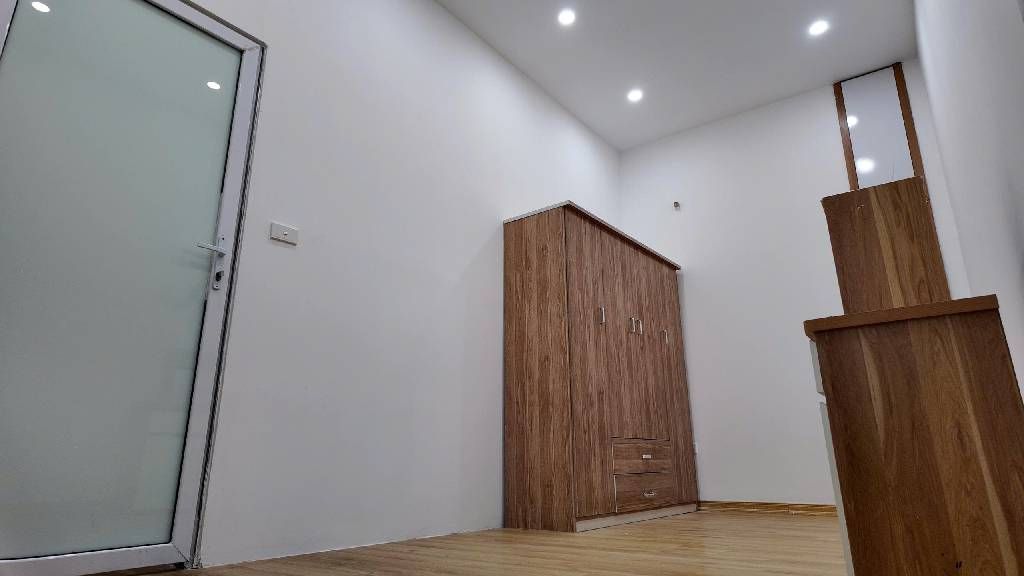 Bán nhà Tôn Đức Thắng - diện tích 21,8m2 5 tầng - Nhà khung cột chắc chắn - giá 6,3 tỷ