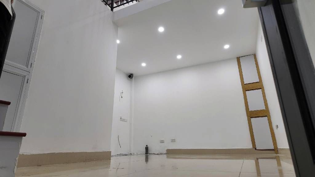 Bán nhà Tôn Đức Thắng - diện tích 21,8m2 5 tầng - Nhà khung cột chắc chắn - giá 6,3 tỷ