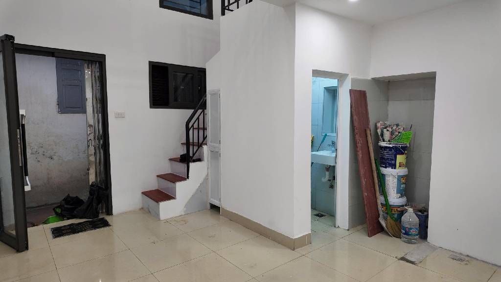 Bán nhà Tôn Đức Thắng - diện tích 21,8m2 5 tầng - Nhà khung cột chắc chắn - giá 6,3 tỷ