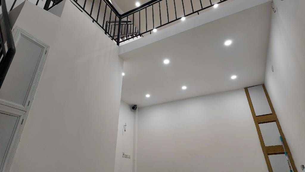 Bán nhà Tôn Đức Thắng - diện tích 21,8m2 5 tầng - Nhà khung cột chắc chắn - giá 6,3 tỷ