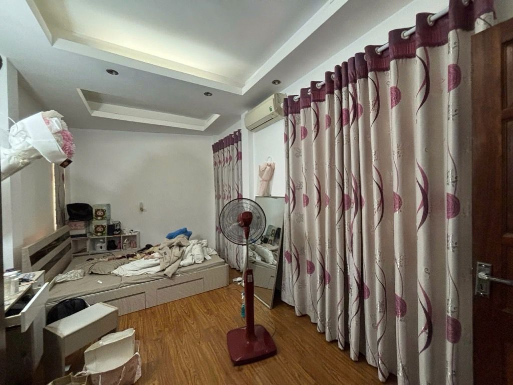 Bán nhà Khương Trung - diện tích 28.4m2 5 tầng - Nhà nhỏ về ở ngay, hàng xóm phân lô - giá 6,7 tỷ