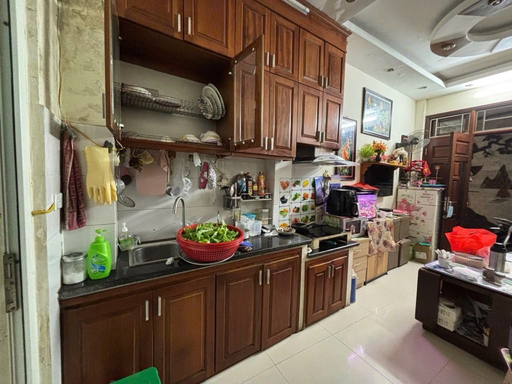 Bán nhà Khương Trung - diện tích 28.4m2 5 tầng - Nhà nhỏ về ở ngay, hàng xóm phân lô - giá 6,7 tỷ